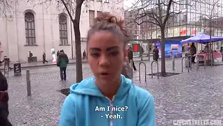 Сосать и трахаться за бабки будешь? Чешскую сучку уговорили на секс с писсингом
