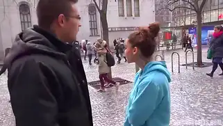 Сосать и трахаться за бабки будешь? Чешскую сучку уговорили на секс с писсингом