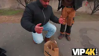 Неудачник продал собственную бабу на секс за долги большие на работе