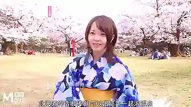 Японочка в милом кимоно громко стонет от члена глубоко в писе без цензуры