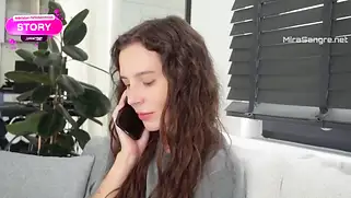 Жена не может нормально йогой позаниматься, ибо парень всегда лезет с сексом на кухне