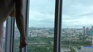 Русская попа раскрывает отверстие задницы для дальнейшего трахадрома внутрь дырочки
