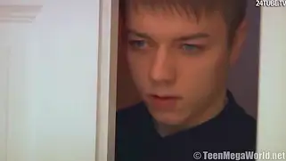 Я помог русской сучке раздеться и кончить ей в рот после траха