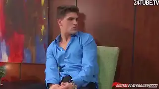 У них на столе татуированная сучка, а за всем этим наблюдает телка