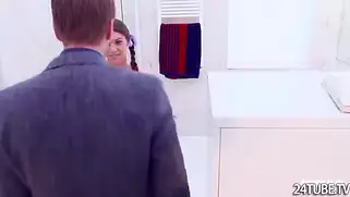 Студентка соблазняет своего однокурсника и получает по полной во все дырки.