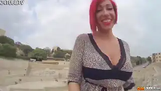 Отдыхающие парни снимают себя на видео, как шлюшка получает по полной от одного из них.