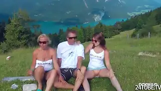 Немецкая красотка кайфует от куни перед анальным трахом