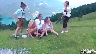 Немецкая красотка кайфует от куни перед анальным трахом