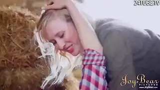 Охотливые наездницы предаются лесбийскому сексу