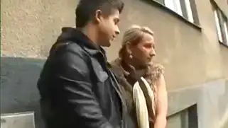 Если в доме заканчиваются деньги - всегда можно устроить жену другу