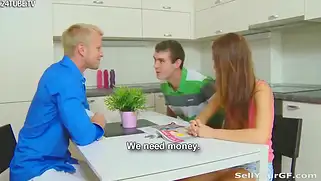 Польскую красотку трахают за деньги, а муж молча наблюдает.