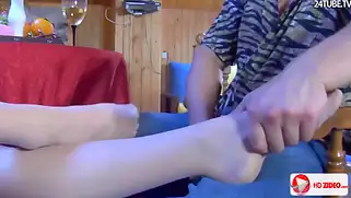 Секс молодых фетишистов с мастурбацией ногами и красивым сексом