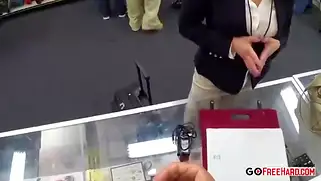 В офисе ебут жирную бабу с сиськами на столе и в других позах