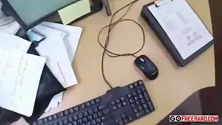 В офисе ебут жирную бабу с сиськами на столе и в других позах