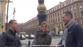 Русские пикаперы привели телку в бильярдную и поимели в жопу