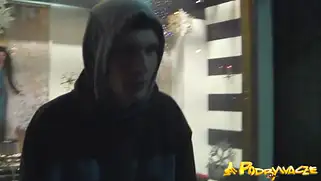 Клевую брюнетку на новоселье трахают в пизденку и попку