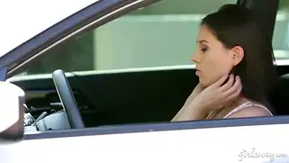 Чтобы не заскучать, подружки занялись лесби сексом и обкончались
