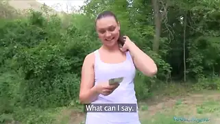 Девушка занималась йогой в лесу, где пикапер ее оттрахал