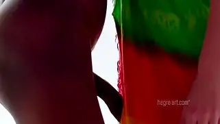 Красивый межрасовый трах с негром перешел в массаж члена