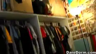 Во время командировке в гостинице пьяные бабы дают всем подряд