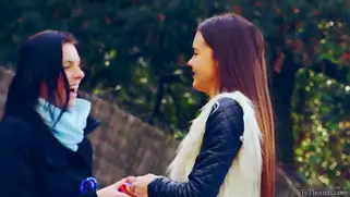 Красивый лесби трах на кухне и в спальной с двумя цыпочками