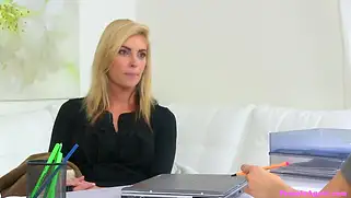 В комнате женского порно кастинга проходит лесби секс и стоны