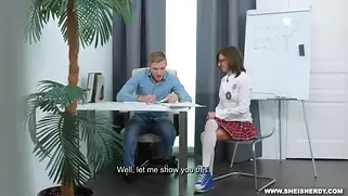 К черту всякие формулы, лучше трахани меня в киску на столе