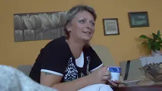 Пикапер пришел домой к зрелой бабе и трахнул сучку по-домашнему