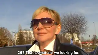 Банкиршу с белым воротничком снял пикапер и кончил на лицо бабы